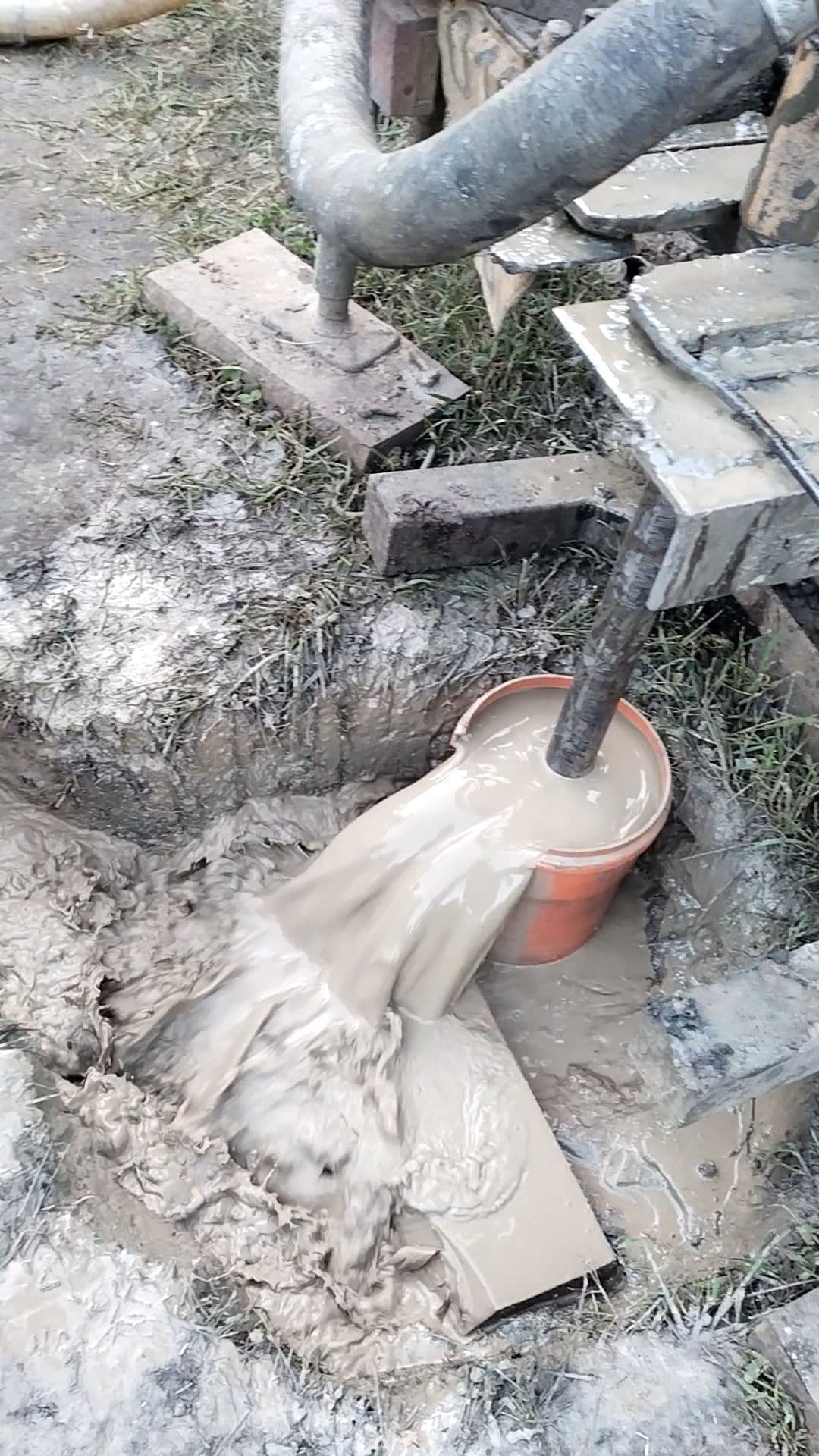 Монтаж НПВХ обсадної труби на об’єкті Гадяч